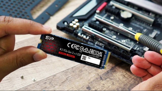 Thường xuyên kiểm tra nhiệt độ để tránh trường hợp SSD bị quá nhiệt